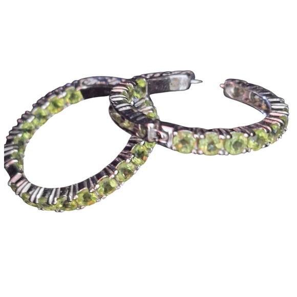 DK Jewelry - Vtg Sterling Silver Peridot Hoop Huggie Earrings Green Gemstone 1.25" Eternity